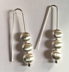 Minimal Earring with  Brushed Silver Beads Ai250S
