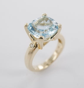 Crosswire ring with cushion Topaz