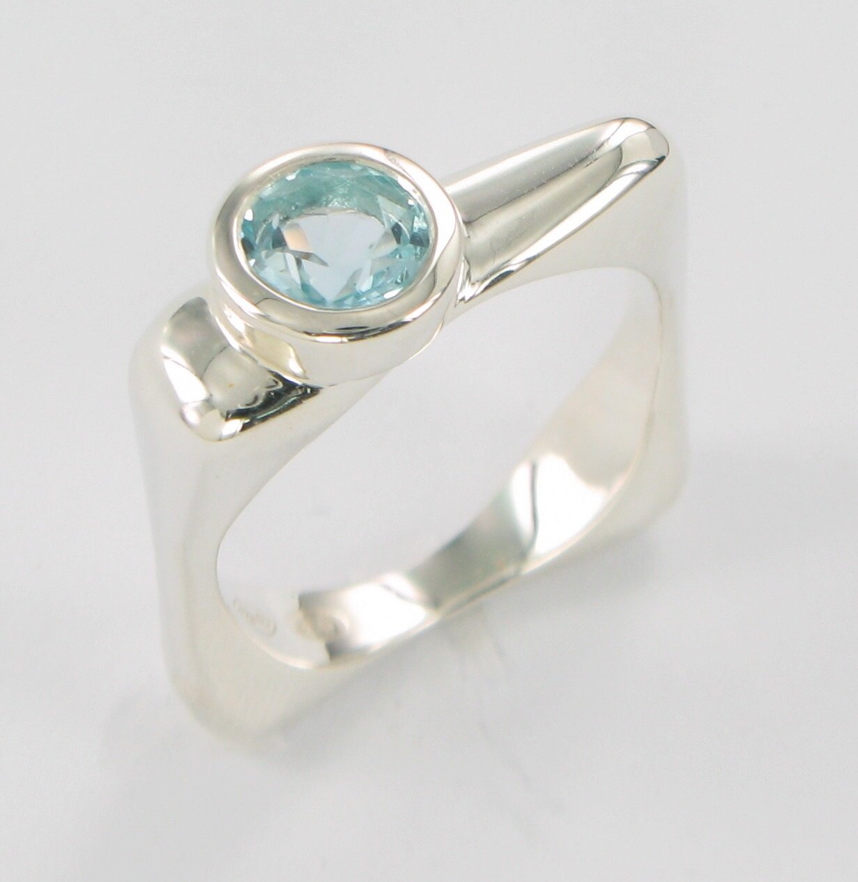 Flat Top Ring with Gems Ai104